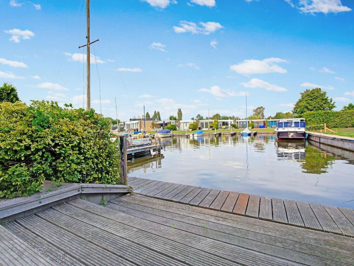 Waterfront Holiday Home With Jetty Boornzwaag over de Wielen Exterior photo